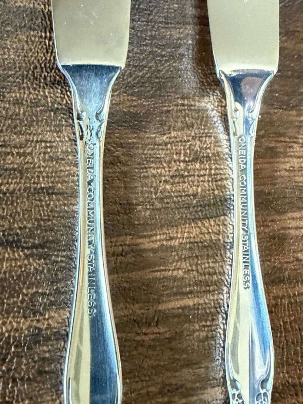 Set of 2 Oneida Community Chatelaine Stainless Master Butter Knives Flatware - Picture 6 of 9